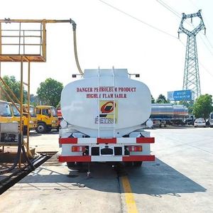 Prix d'usine Sinotruk Howo 4x2 Camion-citerne léger mini 8000 litres pour la vente - Product Image 6