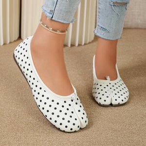 Zapatos Planos Unisex con Punta Dividida Estilo Mary Jane, Zapatos de Ballet Tabi con Diseño de Puntos, Tacón Plano y Ligeros, Logotipo Personalizado al por Mayor - Product Image 5