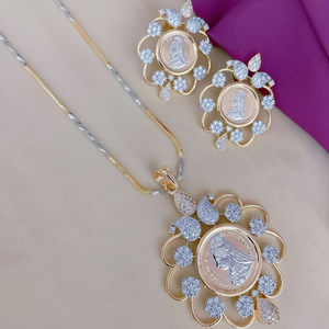 Ensemble de pendentifs belle conception avec finition dorée avec boucles d'oreilles pour femmes et filles Wear Party Wear Collections - Product Image 1