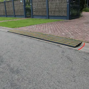 Factory Price Rubber Driveway Curb Ramp / Rolled Edge Ramp / Rubber Kerb Ramp