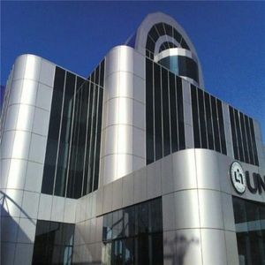 Panneau composite en aluminium 4mm violet Alucobond mur extérieur motif bois - Product Image 1