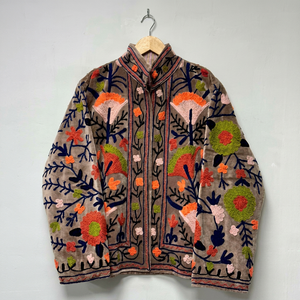 Veste en velours marron faite à la main, brodée au style Suzani, à motif floral, manches longues, col montant, style bohème, vêtement d'extérieur pour femme, printemps - Product Image 1