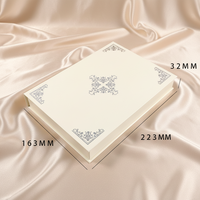 Boîte de rangement pour collier de perles en forme de livre, boîte de présentation de bijoux à couvercle rabattable, emballage en carton luxueux et minimaliste