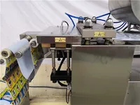 Machine d'emballage sous blister ROCKY pour chocolats, biscuits au beurre, parfums, essences, masques faciaux 220V/380V Montage au sol