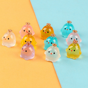 Accesorios de Bricolaje de Mini Corona de Pollo Tridimensional Luminosa al por Mayor, Adorno de Acrílico, Dije de Moda Multicolor para Joyería - Product Image 1