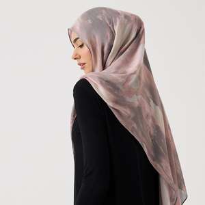 ผ้าคลุมศีรษะมุสลิมแบบสั่งทำได้ ปี 2026 พร้อมโลโก้ตามสั่ง ขายส่ง ระบายอากาศได้ดี ใช้ได้ทุกฤดู ดีไซน์หรูหรา เรียบร้อย ผ้าพิมพ์ลายโมดัลสำหรับผู้หญิง - Product Image 1