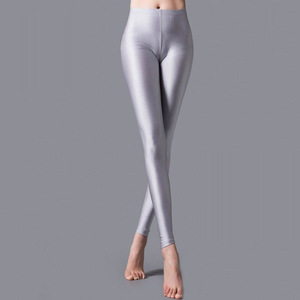 2021 vendita calda da <span class=keywords><strong>donna</strong></span> a buon mercato <span class=keywords><strong>pantaloni</strong></span> da ciclismo <span class=keywords><strong>lucidi</strong></span> fluorescenti ad asciugatura rapida elasticizzati Leggings da palestra <span class=keywords><strong>pantaloni</strong></span> Casual per ragazza - Product Image 4