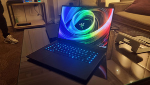 Portátil para Juegos Blade 16 2025 de 16'' 2.5K 240Hz AI 9 365 con 64GB de RAM DDR5, 2TB de SSD y RTX5080, el Más Delgado - Product Image 6