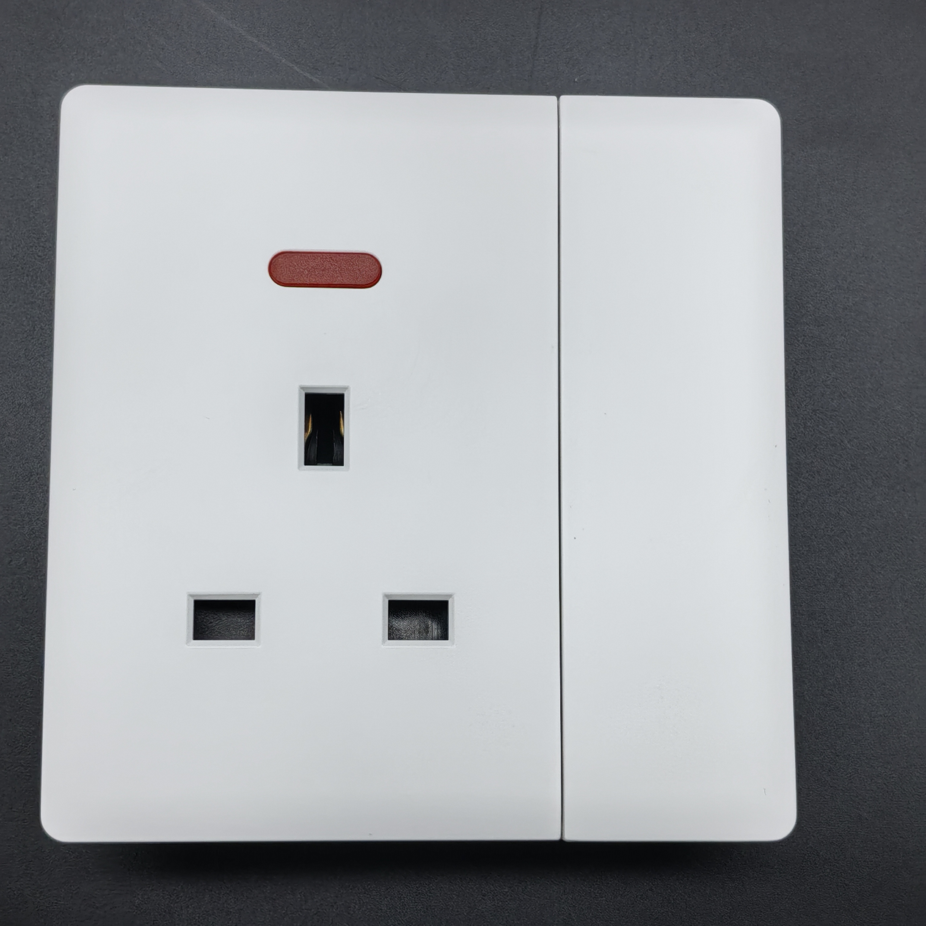 Wholesale Customized British 250V 13A UK Standard Wall Switch 15A Universal Socket Light 1 Gang 2 Way Wall Switch
