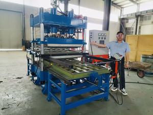 Nouvelle conception de presse à carreaux de sol en caoutchouc, machine de pressage de <span class=keywords><strong>tapis</strong></span>, machine de vulcanisation de <span class=keywords><strong>tapis</strong></span> en caoutchouc à partir de granulés de pneus usagés - Product Image 3