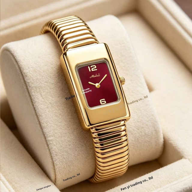 New Arrival Luxury Retro Ladies Quartz Watch Gold Rectangular Dial Stainless Steel Strap Elegant Exquisite Women's Wristwatch