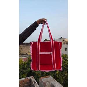 Sac de voyage matelassé en coton, fabriqué à la main avec un élégant motif imprimé en bloc, élégant, durable et spacieux - Product Image 5