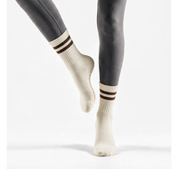 Chaussettes de Pilates rembourrées pour femmes, épaisses en tissu éponge, antidérapantes, pour entraînement au Reformer, yoga, fitness, logo personnalisé