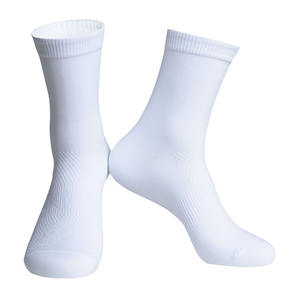 Vente en gros de chaussettes de cyclisme blanches Crew Sport Compression Fit Chaussettes de vélo Chaussettes de vélo athlétiques personnalisées respirantes Fabricant - Product Image 1