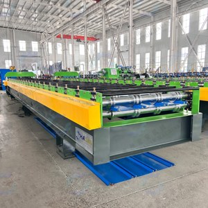 เครื่องขึ้นรูปเหล็กม้วน CANGZHOU HAUAN MACHINERY ขนาดความกว้างป้อนวัสดุ 1250 มม. ความหนา 0.8-2.0 มม. สำหรับทำกระเบื้องเหล็กเคลือบสีสำหรับหลังคา - Product Image 2