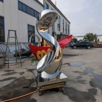 Sculpture abstraite torsadée en acier inoxydable sur mesure pour extérieur, surface miroir hautement réfléchissante, statue d'art métallique pour place commerciale