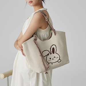 Sac fourre-tout surdimensionné pour femme avec logo personnalisé motif <span class=keywords><strong>lapin</strong></span> 2026, <span class=keywords><strong>en</strong></span> polyester recyclé, fermeture ouverte, nouveau style, accessoire de mode - Product Image 2