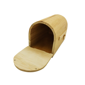 Buzón Curvo de Madera de Pino Natural con Puerta Abatible, Buzón de Madera <span class=keywords><strong>para</strong></span> Decoración del Hogar y Jardín y Almacenamiento Seguro de Correo - Product Image 1