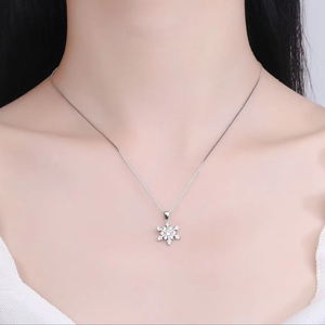 สร้อยคอเงินแท้ 925 ประดับเพทาย |   สร้อยคอเงินแท้ S925 ดีไซน์เกล็ดหิมะประดับเพชรซิคอน พร้อมจี้ห้อย - Product Image 1