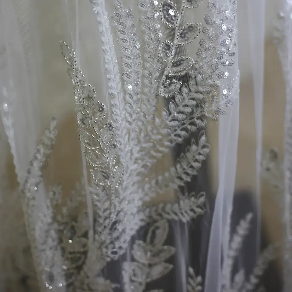 Fabrik benutzer definierte weiße schwere Perlen Hochzeit Stickerei Spitze Stoff Kleid Stoff