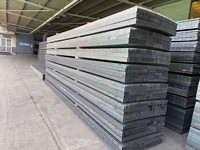Plateforme de circulation en acier industriel avec plancher grillagé