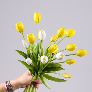 5 teste artificiali <span class=keywords><strong>tulipano</strong></span> Bouquet di gomma morbida fiori decorativi per la casa soggiorno sala da pranzo tavolino Bouquet finti tulipani fiore - Product Image 3