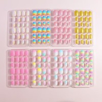 Faux ongles en plastique autocollants courts à couverture complète, motif arc-en-ciel, kits de nail art pré-dessinés, autocollants pour ongles, pour doigts