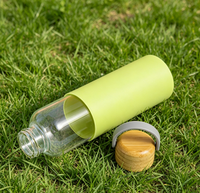 Gelas Air Kaca Borosilikat Tinggi dengan Tutup Bambu dan Selongsong Silikon Anti-Panas Tahan Panas Mulut Lebar dengan Pegangan Bawa