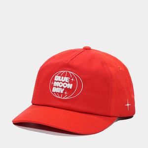 Gorra de Béisbol Snapback de 5 Paneles con Bordado 3D Personalizado con Logotipo OEM, Gorra de Moda de Algodón Rojo con Visera Ligeramente Curvada - Product Image 3