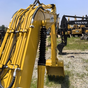 Second Hand Komatsu PC240 24 Ton Crawler Excavator <b>Used</b> <b>Machine</b> for Heavy Earthmoving and Construction Projects - Product Image 3
