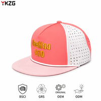 Casquette de baseball personnalisée avec logo bleu, 5 panneaux, découpe laser, perforations, légère, performance sportive, fabricant expert