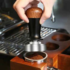 Prensador de Café Espresso de Lujo de Madera de Nogal y Aleación de Aluminio, Distribuidor con Profundidad Ajustable, Nivelador de Palma, Estación de Barista - Product Image 3