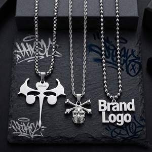 Collier Pendentif Personnalisé avec Symboles pour la Saint-Valentin, en Acier Inoxydable, Bijou Homme avec Logo Personnalisé - Product Image 1