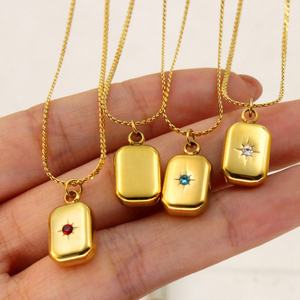 Collar de Acero Inoxidable con Baño de Oro de 18k, Colgante Cuadrado con Cristales Rojos y Azules Transparentes, Pulido, Hipoalergénico, Moderno para Mujer - Product Image 1