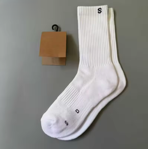 Chaussettes Athlétiques Blanches Sans Marque, Faible MOQ, Logo Personnalisé, Tissu Extensible Doux pour la Peau, Chaussettes Mi-Mollet pour le Sport, la Gym, le Basketball et le Quotidien - Product Image 3