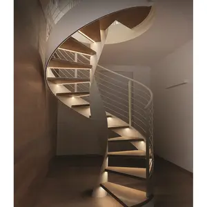 कांच के कटघरे के साथ उच्च गुणवत्ता वाली स्टील की लकड़ी की सीढ़ी घुमावदार सीढ़ी