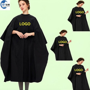 Cape de Barbier Personnalisée avec Logo, Robe de Coiffure Noire à Ouverture Facile pour Mains Libres, en Polyester Doux - Product Image 1
