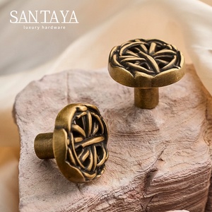 Kenop Lemari Dapur, Kenop Laci Lemari Kamar Tidur, Gagang Furnitur Kuningan Antik Santaya dengan Sentuhan Brushed Brass - Product Image 3