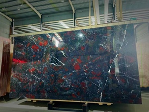 حجر طبيعي نادر بلون الورد الداكن صديق للبيئة ومتين بلون فريد مع عروق حمراء وملمس مصقول لردهات الفنادق والفيلات والمطابخ وغرف الطعام - Product Image 2