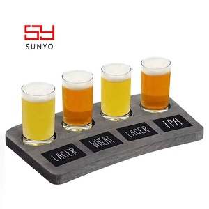 Tumbler carino Modulare vendita calda chiaramente Set di 4 <span class=keywords><strong>Vintage</strong></span> Mini bicchieri di birra artigianale Set personalizzabile bicchierini con vassoio di legno