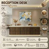 Comptoir de réception moderne en bois de noyer avec bande lumineuse LED, aménagement personnalisable, pour bureau, hôtel, salon de beauté, clinique
