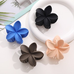 Pince à cheveux en silicone style européen et américain, motif Plumeria, faite à la main – Accessoire polyvalent et coloré pour chignon et <span class=keywords><strong>queue</strong></span> <span class=keywords><strong>de</strong></span> <span class=keywords><strong>cheval</strong></span> pour femme - Product Image 1