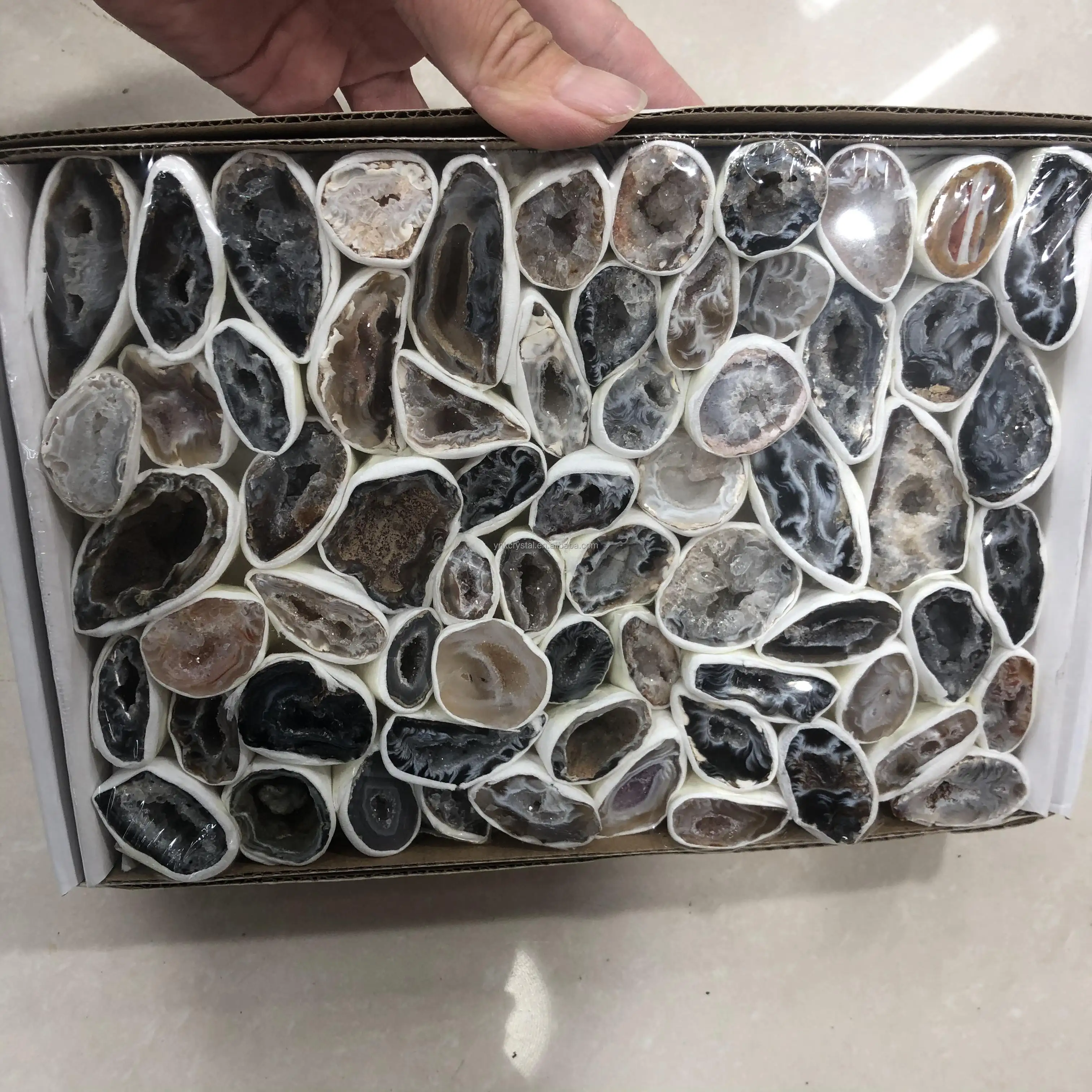 도매 자연 고품질 브라질 드 루드 마노 오드 크리스탈 거친 보석 석영 치유 돌 상자 장식