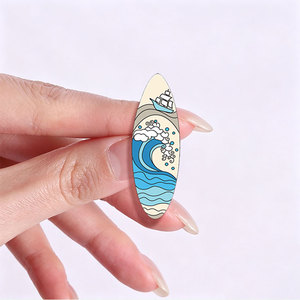 Épinglette en émail personnalisée pour planche de surf, motif vague océanique et voilier, badge métallique, cadeau pour les surfeurs, idéal pour l'été et les vacances à la plage, UVXZ413 Custom M - Product Image 3