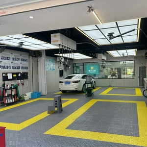 Solution complète de rénovation d'atelier de <span class=keywords><strong>lavage</strong></span> automobile avec bras de <span class=keywords><strong>lavage</strong></span> pivotant, enrouleur de tuyau et grille de drainage au sol pour les entreprises de detailing automobile - Product Image 1