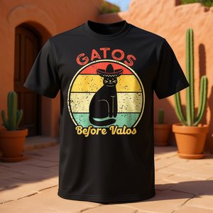 Camiseta Retro Vintage con Diseño de Dicho Mexicano 'Gatos Before Vatos', Unisex, Talla Adulto - Product Image 3