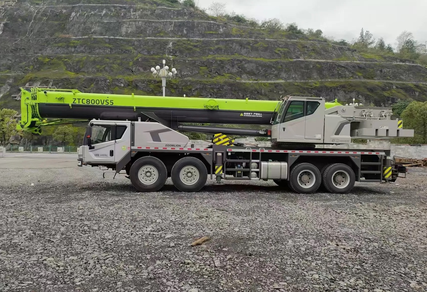 Zoomlion Hydraulic 80T Mobile Truck Crane ZTC800VS562 With 18t