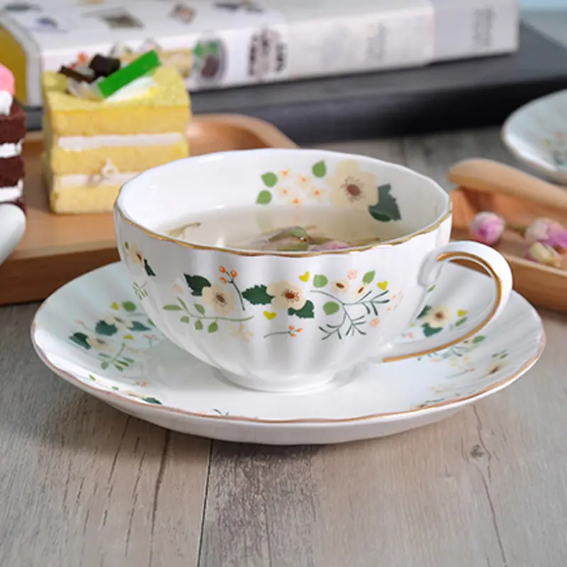 Высококачественная современная модная домашняя керамическая кофейная чашка и блюдце набор турецкого напитка десертный фарфоровый кофейный чай с молоком Набор чашек