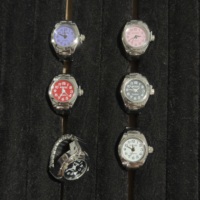 Montre-bague minimaliste de mode en gros, mouvement à quartz, couleur rectangulaire, simple, pour doigt