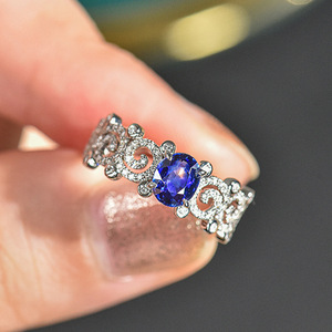 Anello Traforato a Foglia con Gemma Blu per Donne, Elegante Gioiello da Dito alla Moda - Product Image 3